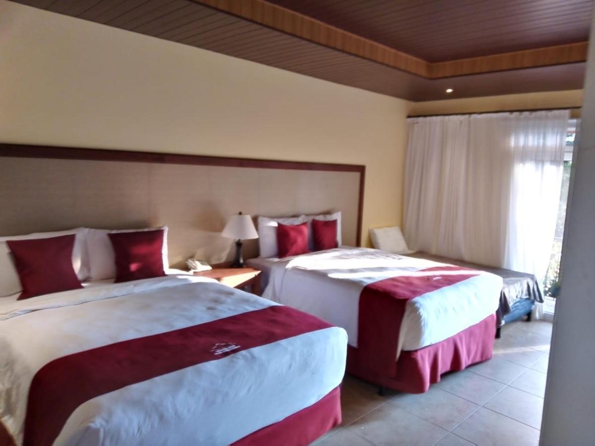 Hotel Y Restaurante Hacienda Los Volcanes Santa Lucía Milpas Altas Eksteriør billede